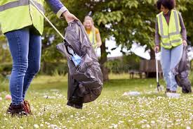 women picking waste 3